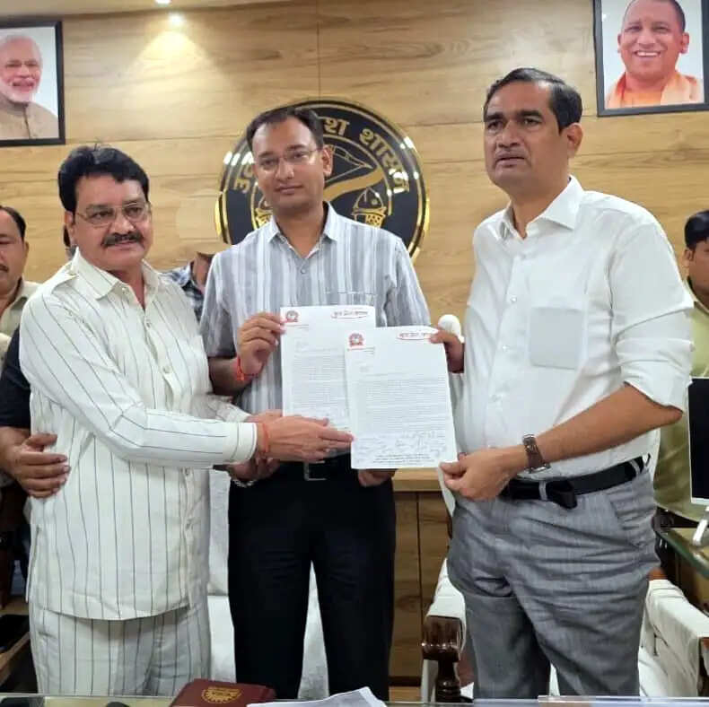 ब्रज क्षेत्र में फर्जी पत्रकारों और ‘प्रेस’ लिखे अवैध वाहनों पर जिला प्रशासन कसेगा शिकंजा
