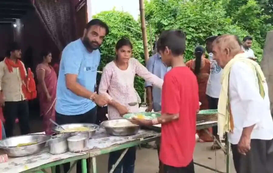 डीजे की धुन पर थिरकते निकला भक्तों का सैलाब, तीन किमी लंबा काफिला पहुंचा विंध्यधाम