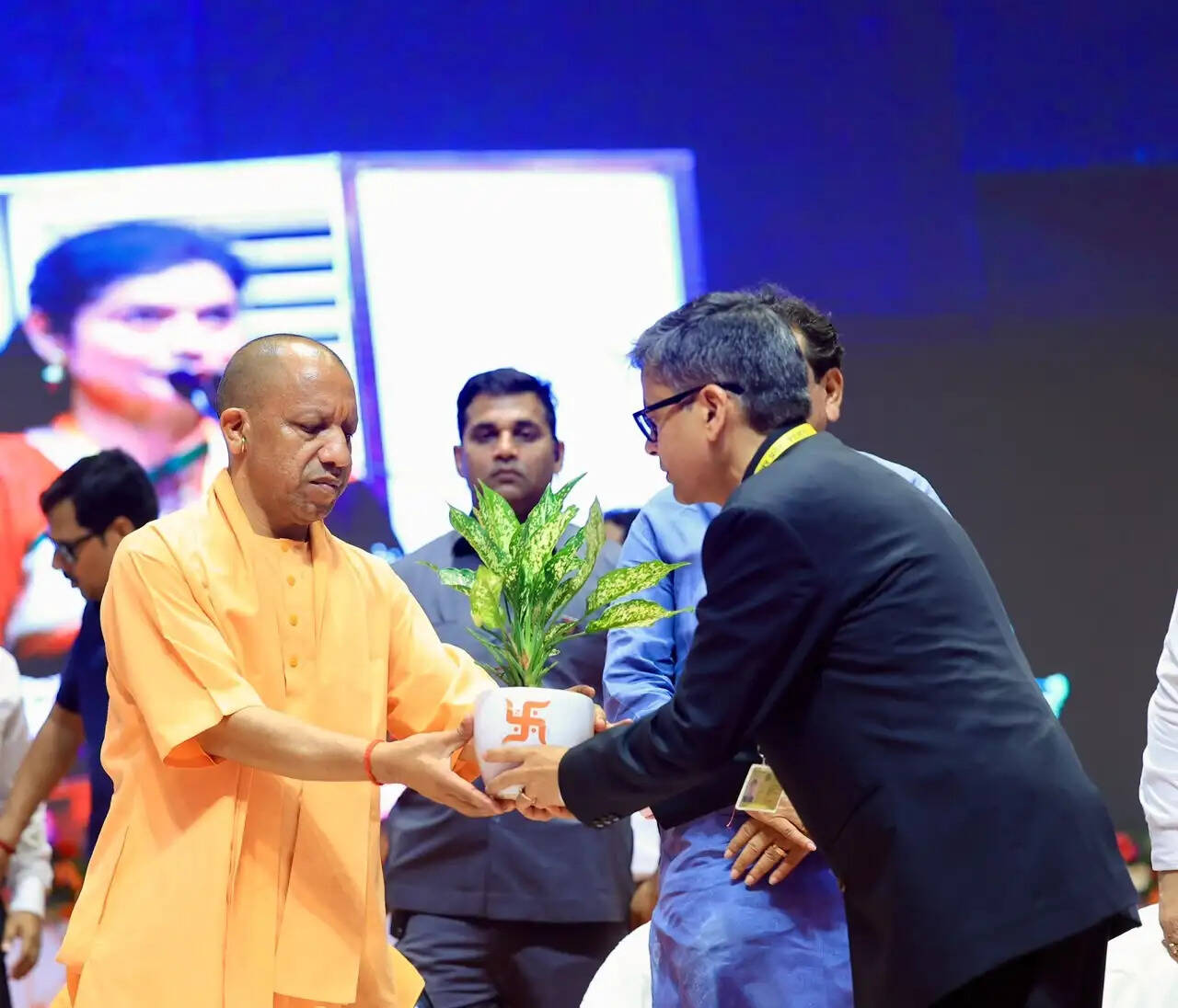 स्वास्थ्य व सामाजिक सुरक्षा मिलने पर खिले शिक्षकों के चेहरे, मुख्यमंत्री योगी का जताया विशेष आभार