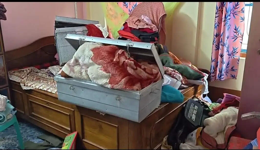 खाली घर में लाखों की चोरी से सनसनी