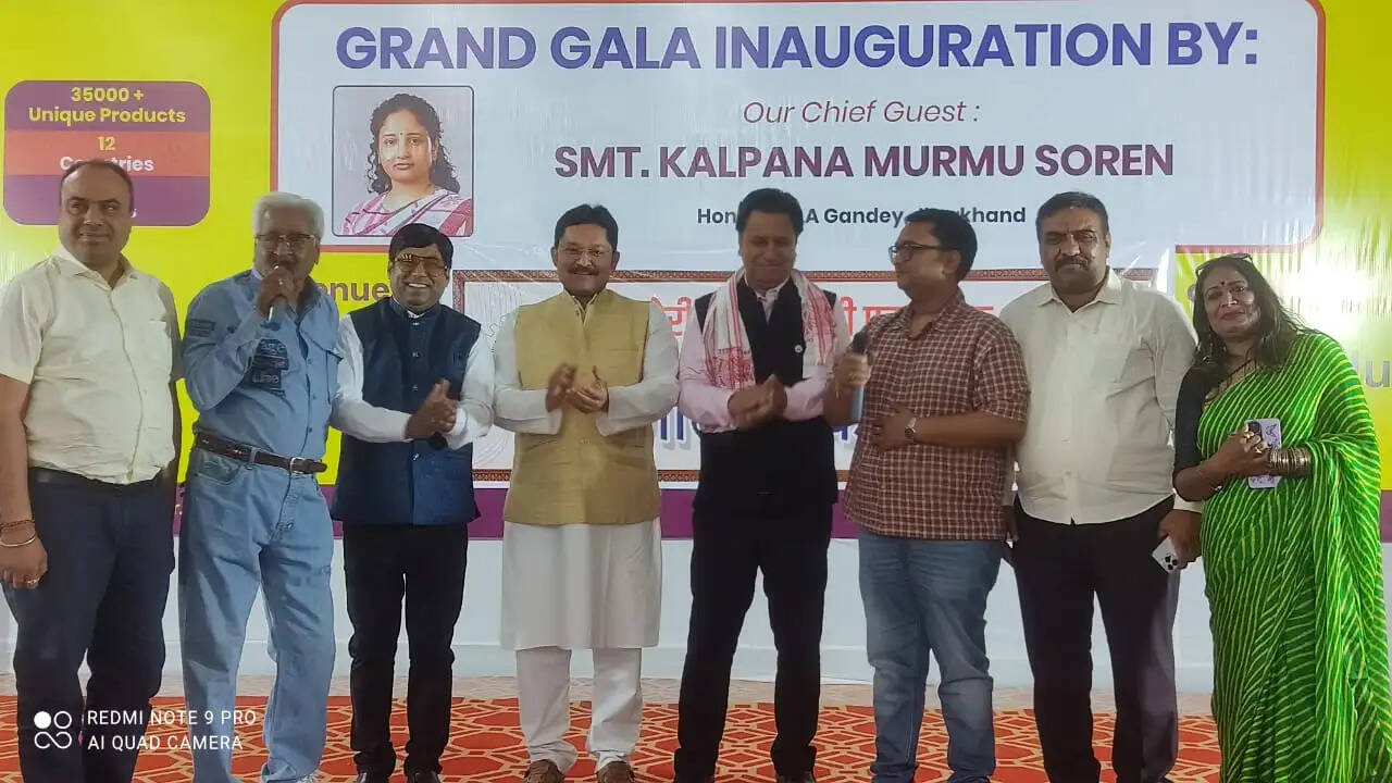 विदेशी परफ्यूम और दुबई की मिठाइयों की खुशबू से महक रहा मेगा ट्रेड फेयर