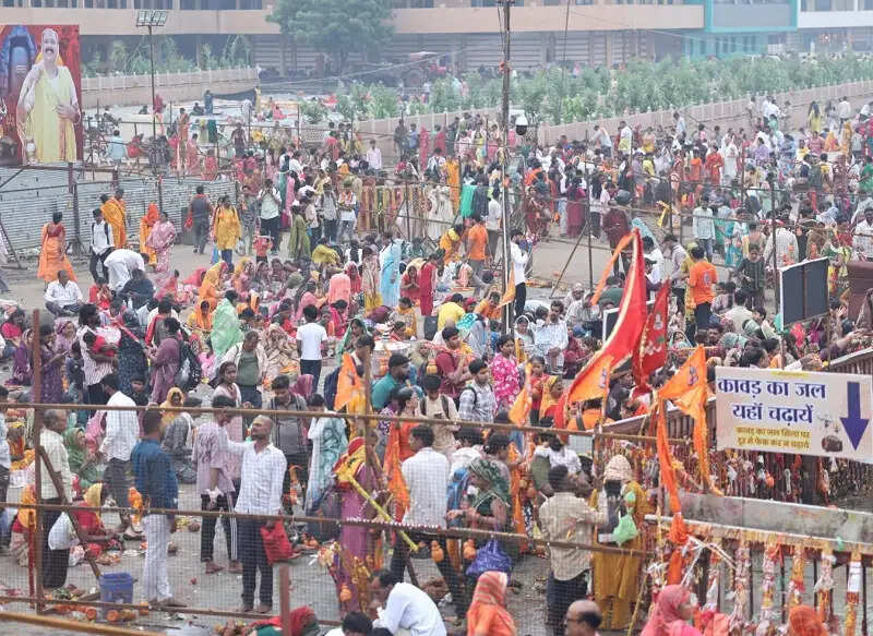 सीहोरः कुबेरेश्वरधाम पर उमड़ा आस्था का सैलाब, हजारों कांवड़ यात्रियों ने किया जलाभिषेक