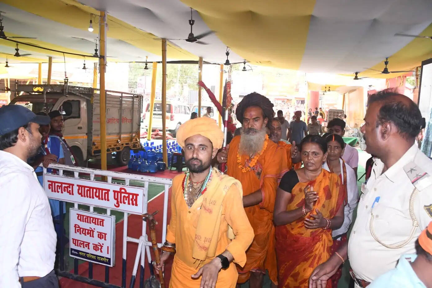 तीसरे शाही स्नान में 19 आखाड़ों के साधु-संतों ने ब्रह्म कुण्ड में आस्था की डुबकी लगाई