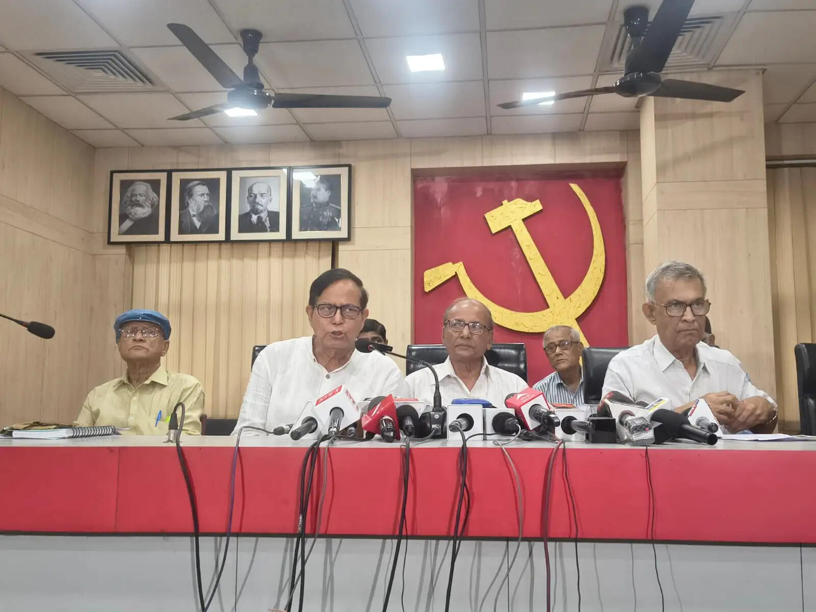 पश्चिम बंगाल में वाममोर्चा की दूसरी सूची जारी, 32 सीटों पर उम्मीदवारों का ऐलान