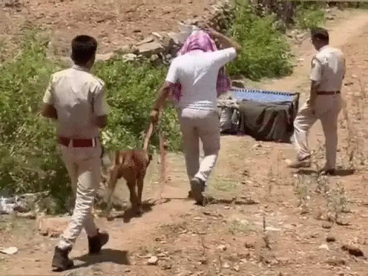 बुजुर्ग की हत्या, खेत में मिला खून से लथपथ शव