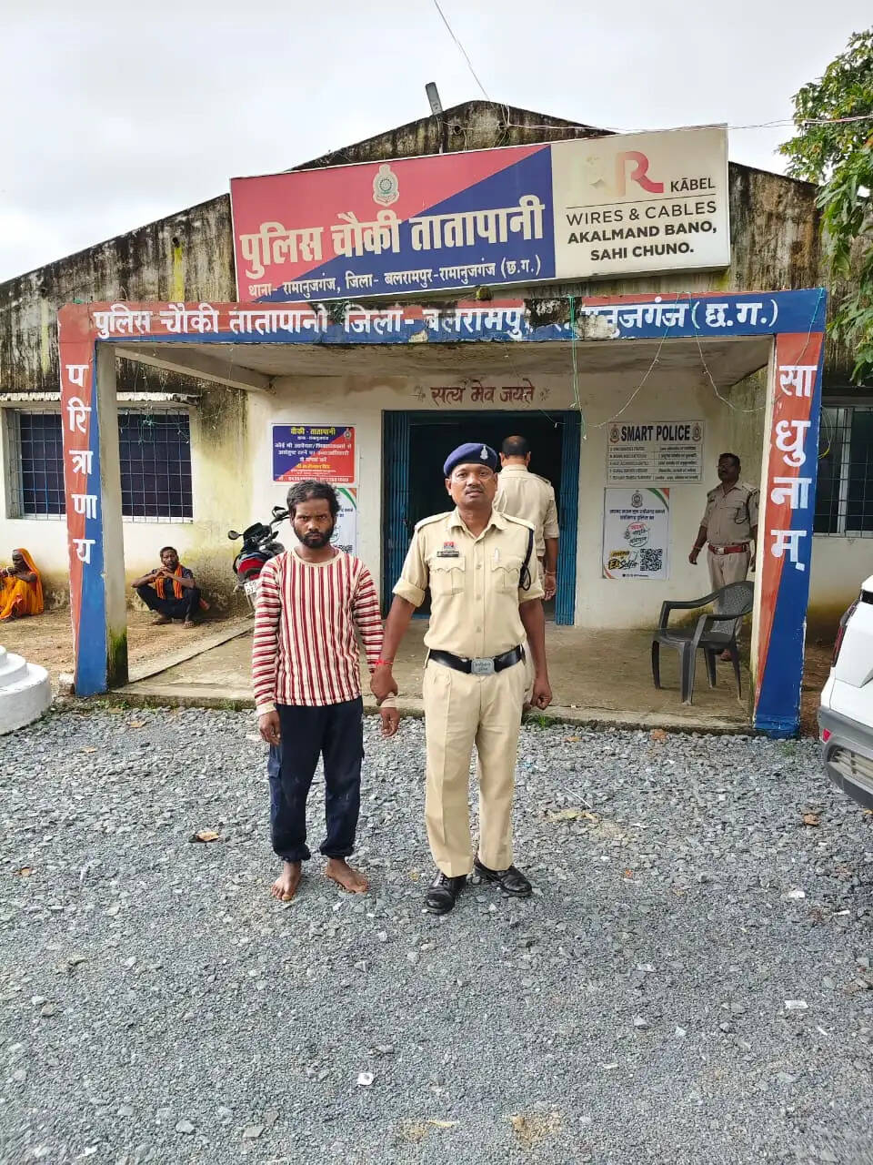 तातापानी में घर से मोबाइल चोरी का आरोपित गिरफ्तार, चोरी का मोबाइल और चार्जर बरामद
