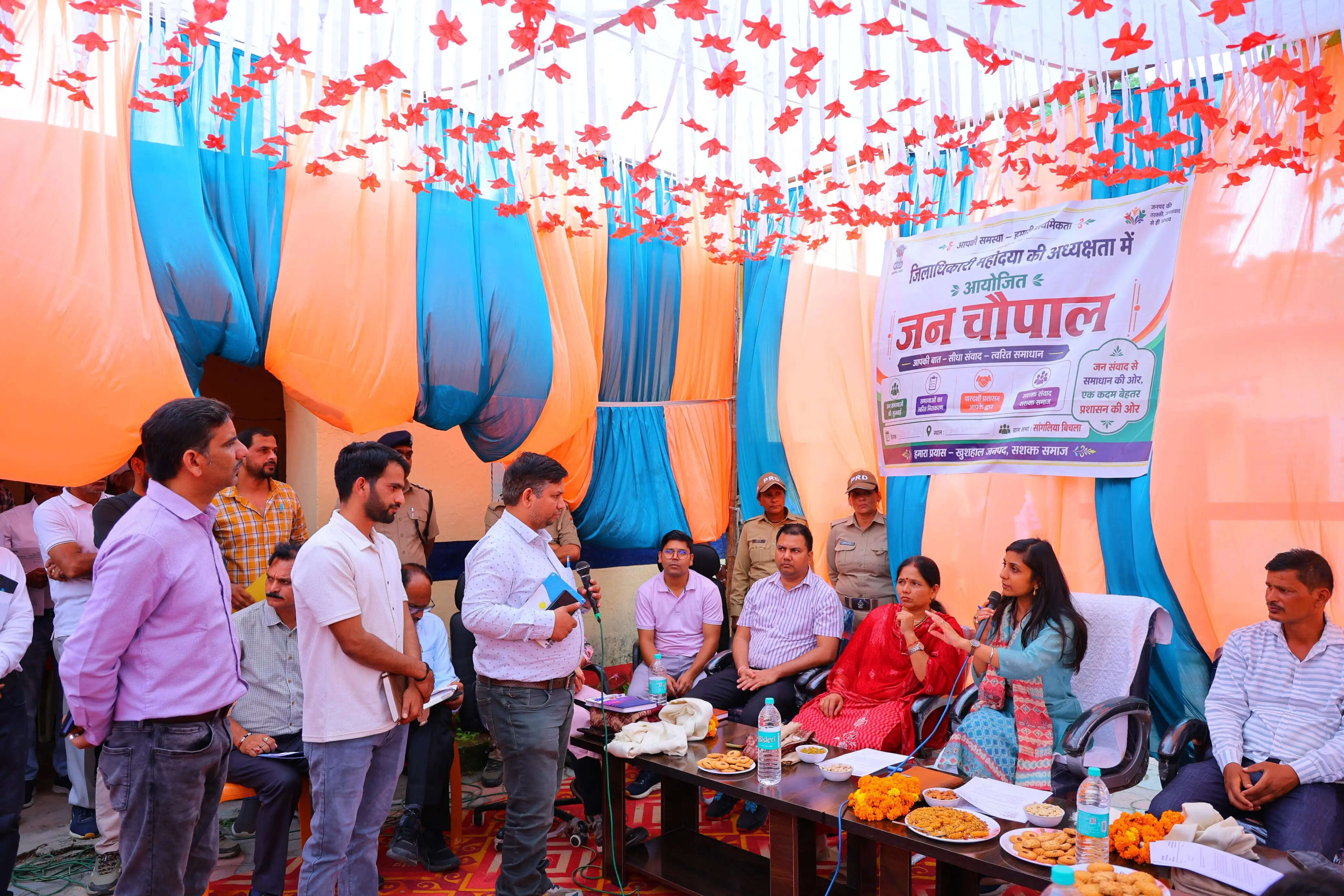 डीएम ने फार्मासिस्ट के वेतन पर लगाई रोक