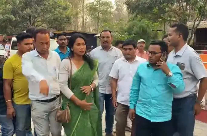 तृणमूल उम्मीदवार स्वप्ना बर्मन के पिता का निधन