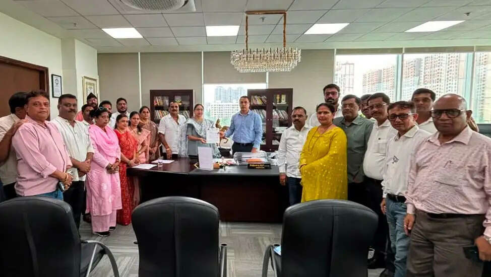 नागरिकों की जान से खेलने वाली घटिया सड़कें कतई बर्दाश्त नहीं की जाएंगी: स्नेहा दुबे पंडित