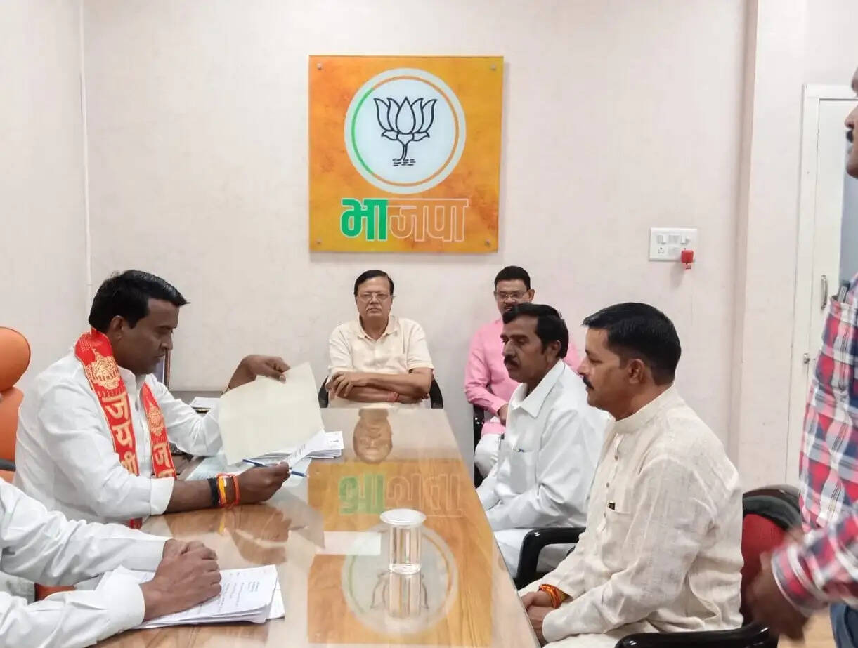 भाजपा प्रदेश कार्यालय में मंत्री दिलीप अहिरवार ने सुनीं जनसमस्याएं, कार्यकर्ताओं से किया सीधा संवाद