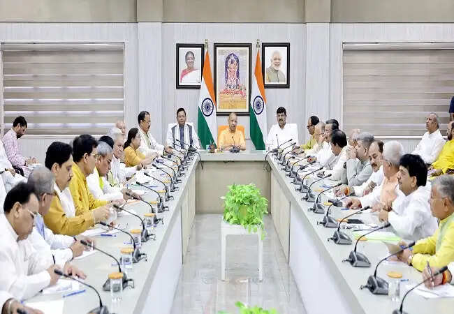 सेवा संकल्प अभियान में सभी जनप्रतिनिधि सक्रिय सहभागिता करें, अपने क्षेत्रों में मिलकर कार्यक्रमों को जनभागीदारी का स्वरूप दें : मुख्यमंत्री योगी