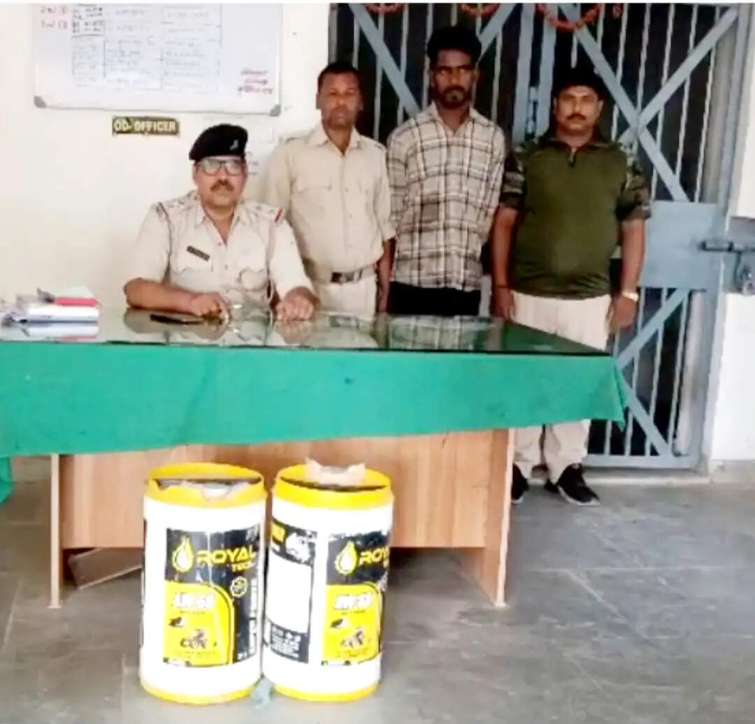 जहरीली शराब कांड: स्प्रिट की खेप गाजियाबाद से मंगाने वाला लवकुश यादव चढ़ा पुलिस के हत्थे