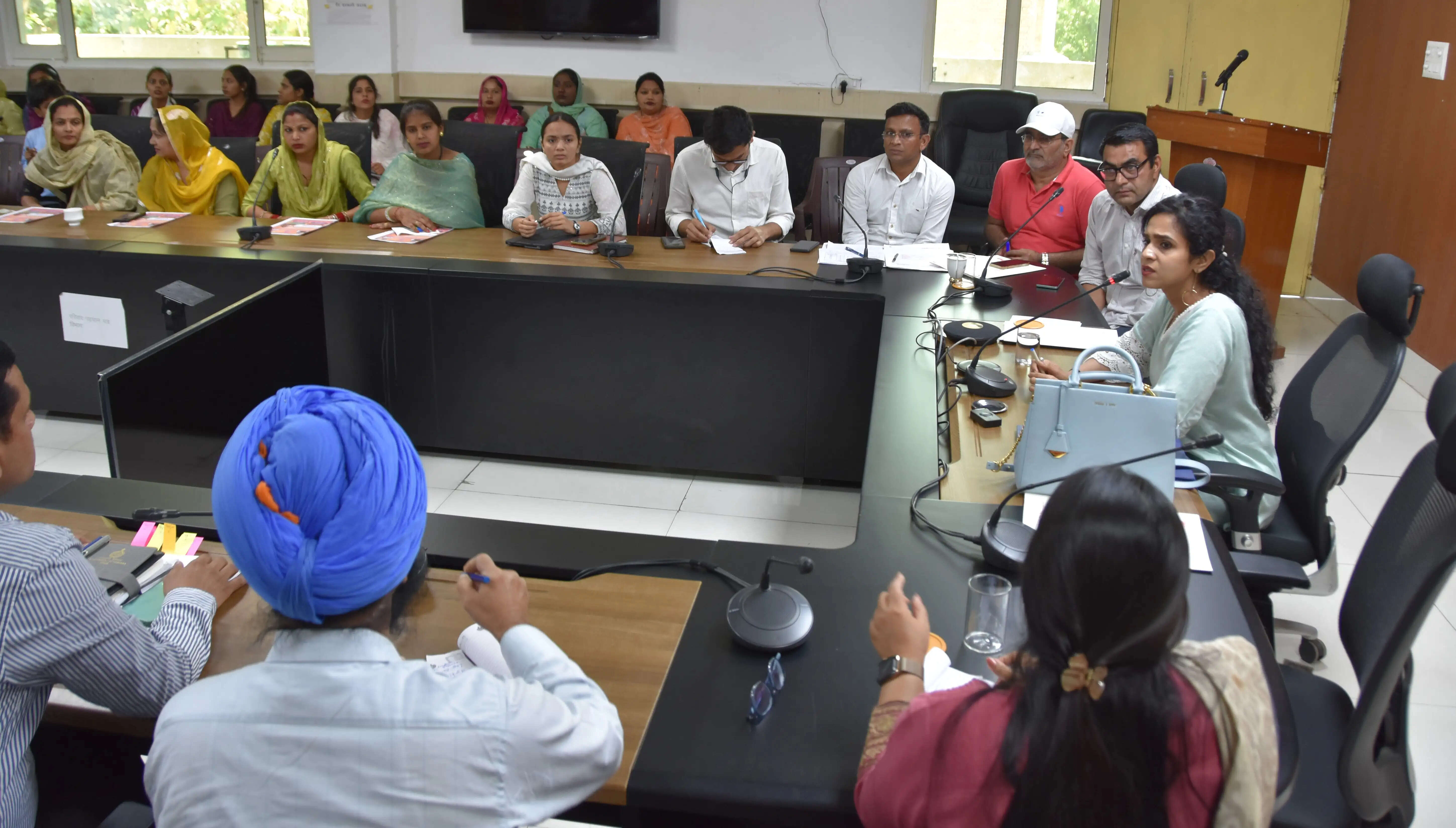 कैथल: अपनी शक्ति पहचानें और आत्मविश्वास से करें गांव का विकास : डीसी अपराजिता