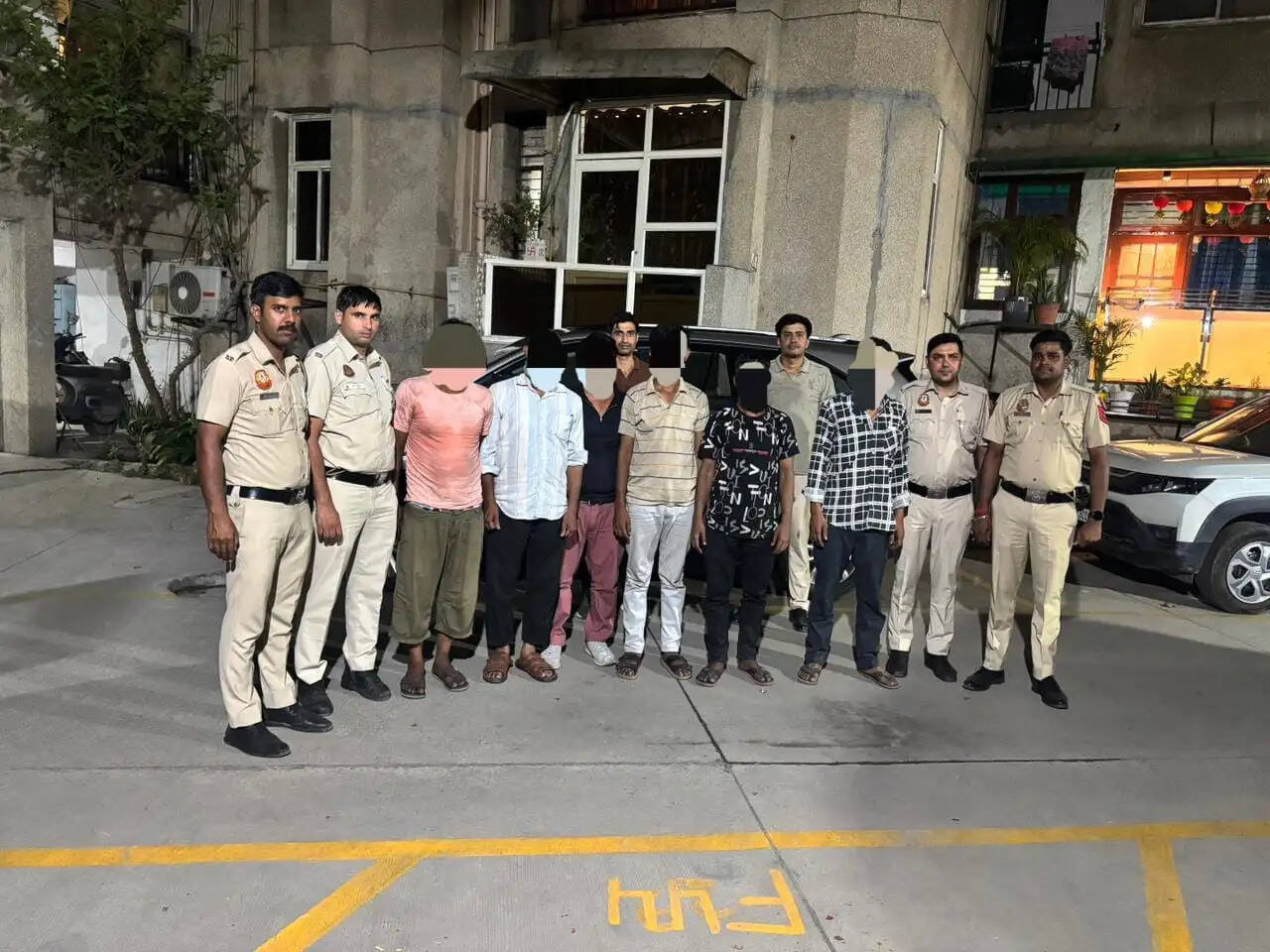 ज्वेलरी शॉप में 10 लाख की चोरी का खुलासा, चोरी के तीन शातिर आरोपित और तीन रिसीवर गिरफ्तार