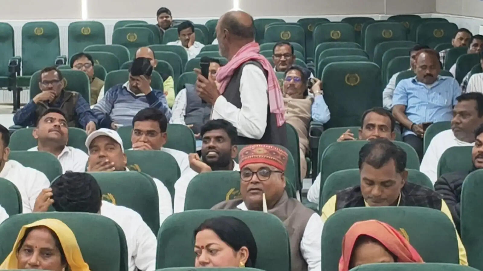 जिला पंचायत बोर्ड बैठक में 144.47 करोड़ के पुनरीक्षित बजट पर मुहर, विकास योजनाओं पर चर्चा