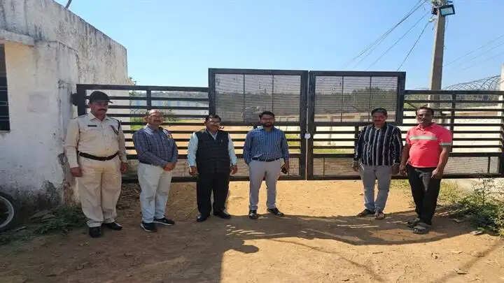 रायसेनः डायवर्सन शुल्क जमा नहीं कराने पर स्पेस वेयरहाउस सील