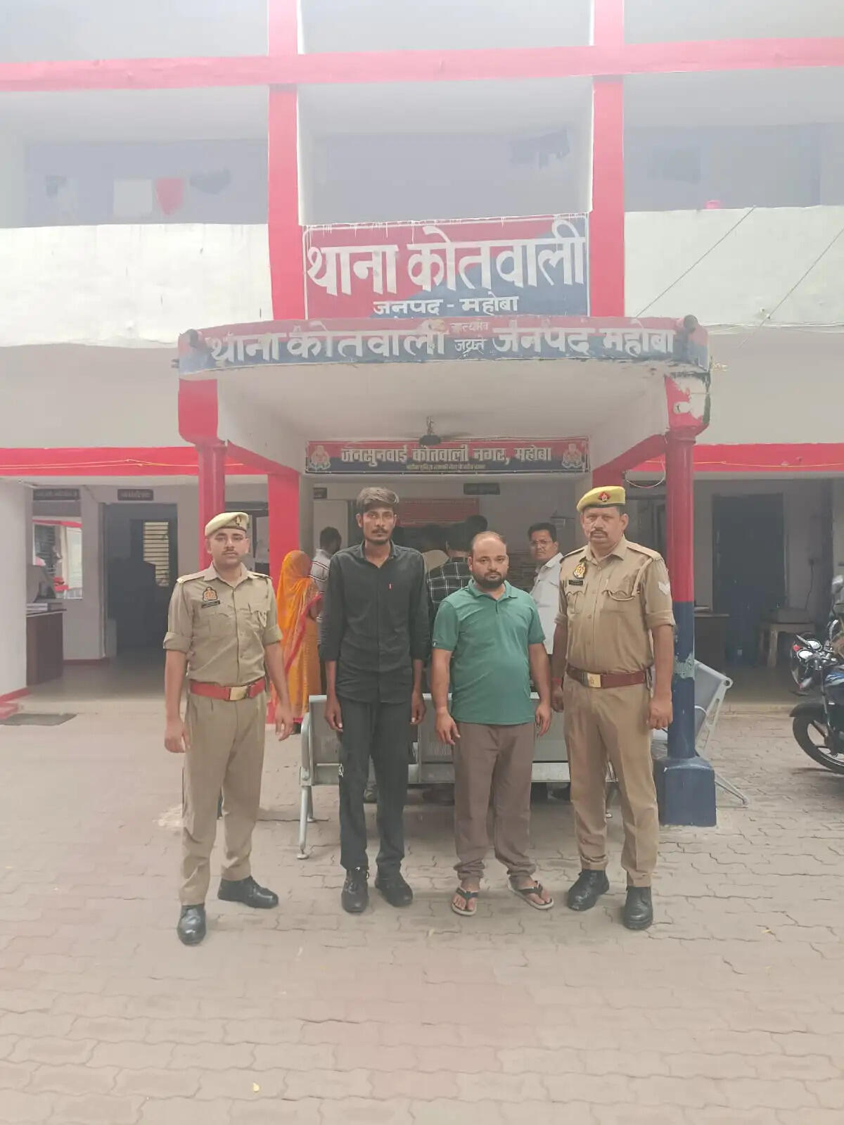 महोबा : युवक के दोनों हाथ काटने और जानलेवा हमले के मामले में मुख्य आरोपित समेत दो गिरफ्तार