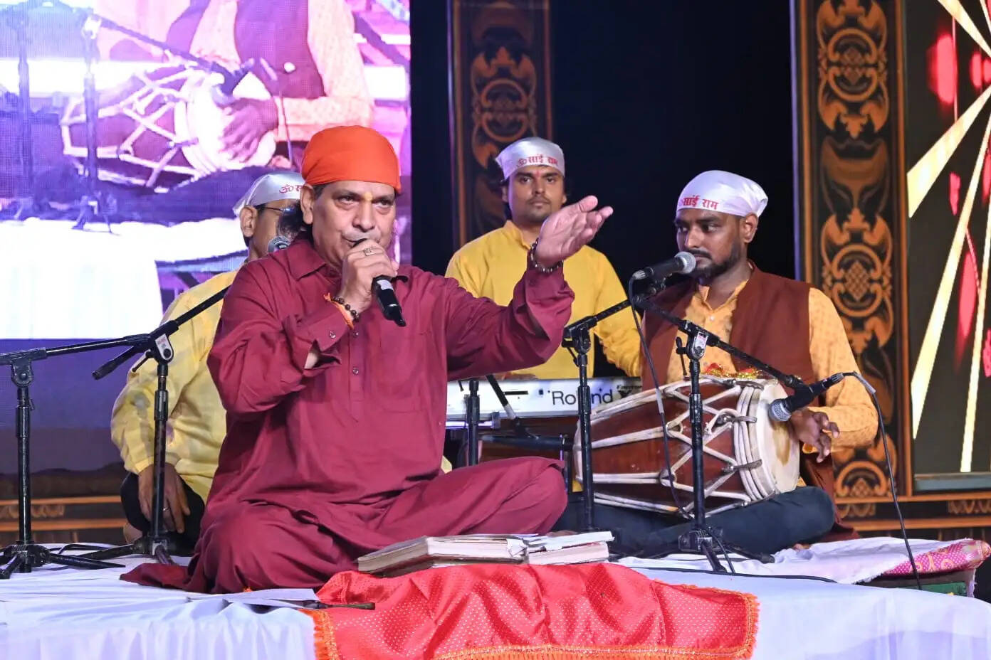 साईं भजनों की रसधार में डूबा देवा मेला, उमाशंकर महाराज ने बांधा समां