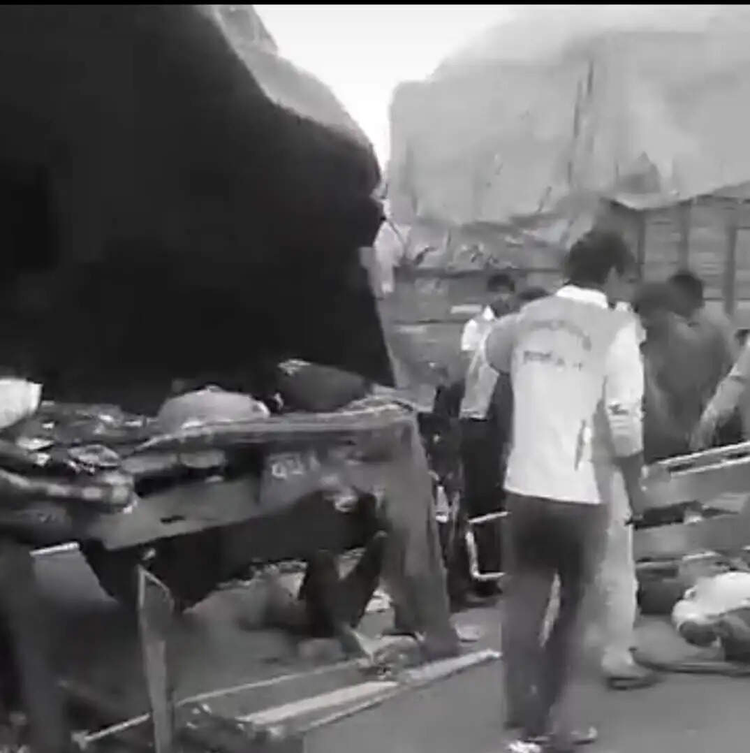 सहारनपुर : देवबंद में ज्योत पदयात्रियों को कैंटर ने रौंदा, चार श्रद्धालुओं की मौत, 15 घायल