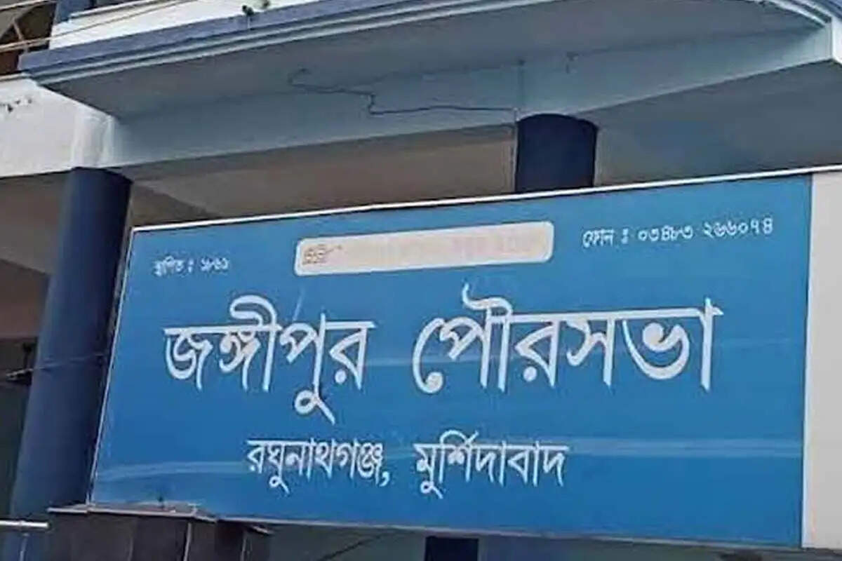 जंगीपुर नगरपालिका में तृणमूल को झटका, चेयरमैन मफिजुल इस्लाम पद से हटाए गए