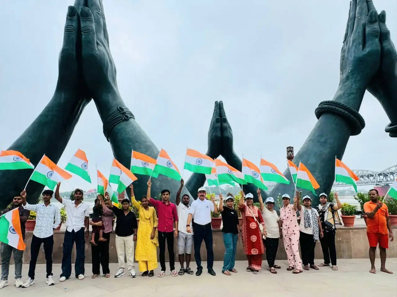 वाराणसी: नमो घाट से हर घर तिरंगा - हर घाट तिरंगा अभियान की हुई शुरुआत