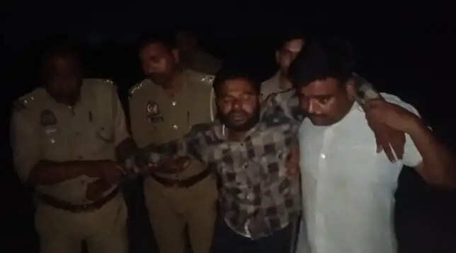पुलिस मुठभेड़ में शातिर बदमाश गिरफ्तार, पैर में लगी गोली
