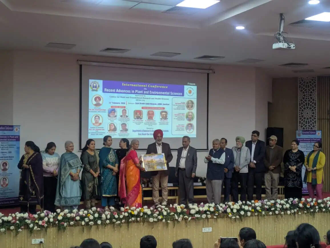 एसएमवीडीयू के शोधार्थियों ने अंतरराष्ट्रीय सम्मेलन में प्रस्तुत किया औषधीय पौधों पर शोध