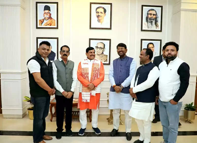 मुख्यमंत्री से मिला विदिशा का प्रतिनिधिमंडल, रामलीला का दिया आमंत्रण