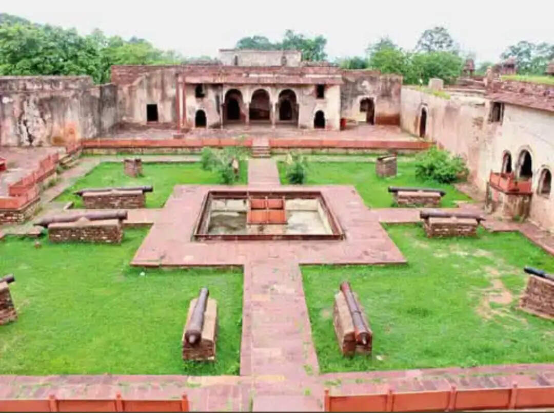 नरवर किले से 400 साल पुरानी सिंधियाकालीन तोप की डकैती, 30 हथियारबंद बदमाशों ने उठाई करोड़ों की धरोहर