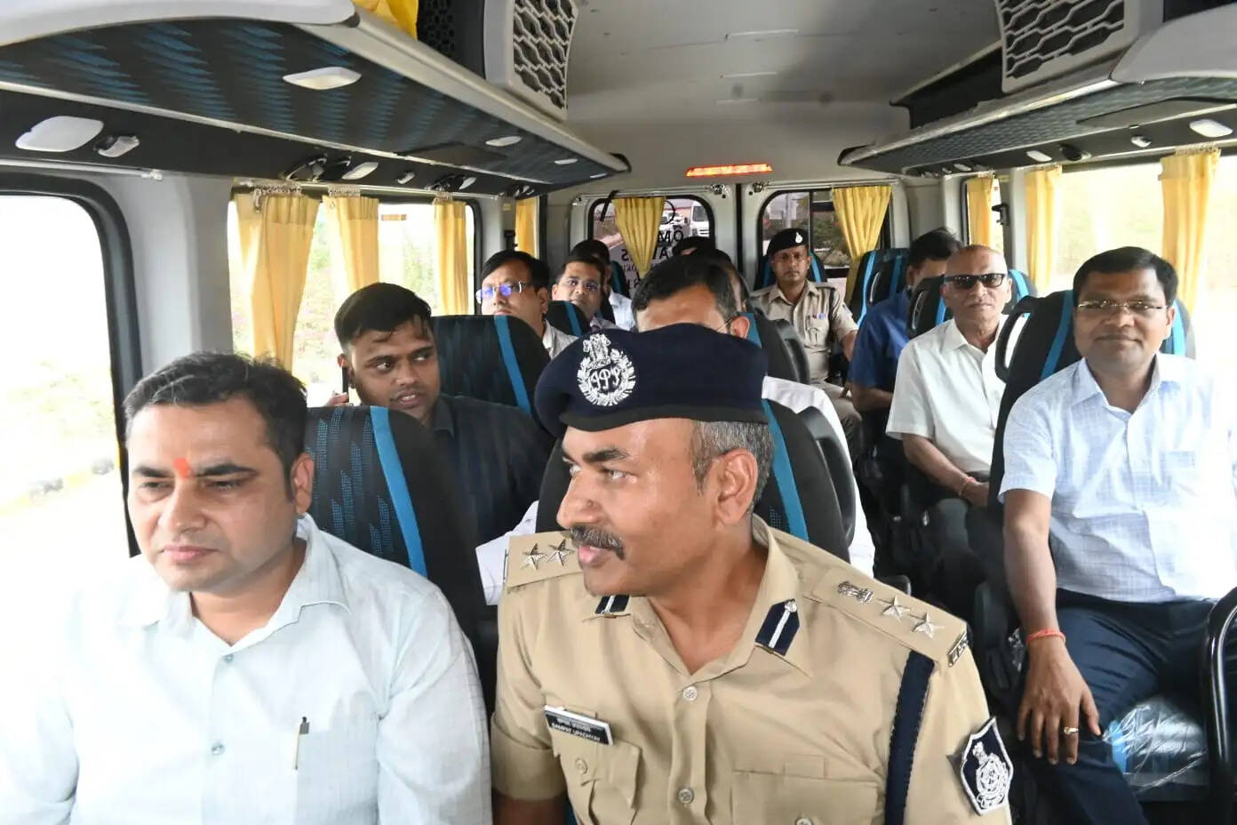 जबलपुर : राष्ट्रपति के प्रस्तावित जबलपुर दौरे की तैयारियों में अधिकारियों की मिसाल, ट्रैवलर वाहन से किया निरीक्षण