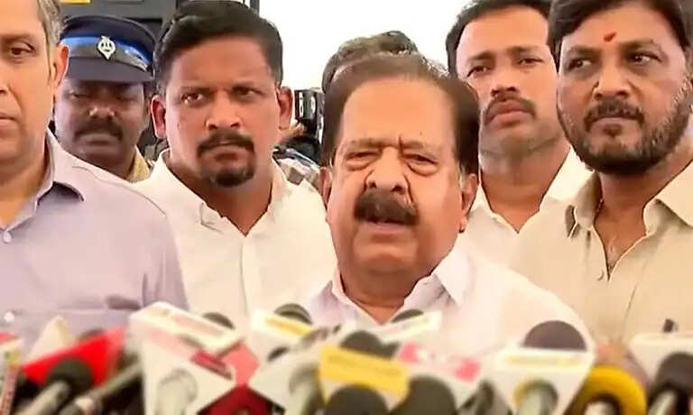 मादक पदार्थों की तस्करी रोकने को लेकर केरल के गृह मंत्री ने मुख्यमंत्री विजय से की मुलाकात, ‘ऑपरेशन तूफान’ पर हुई चर्चा