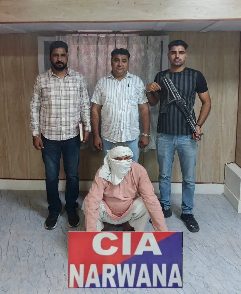 जींद : सेलर मालिक ने की बिजली कर्मियों पर की फायरिंग, सैर कर रहे व्यक्ति को लगी गोली