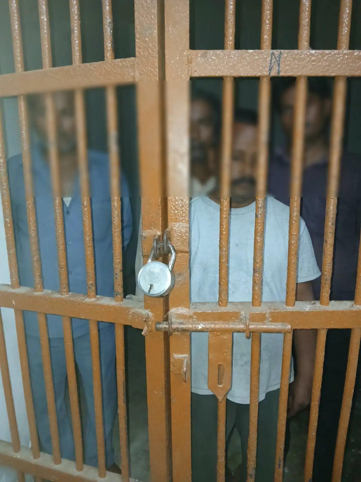 पेट्रोल चोरी करते चार आरोपित गिरफ्तार, 600 लीटर पेट्रोल बरामद