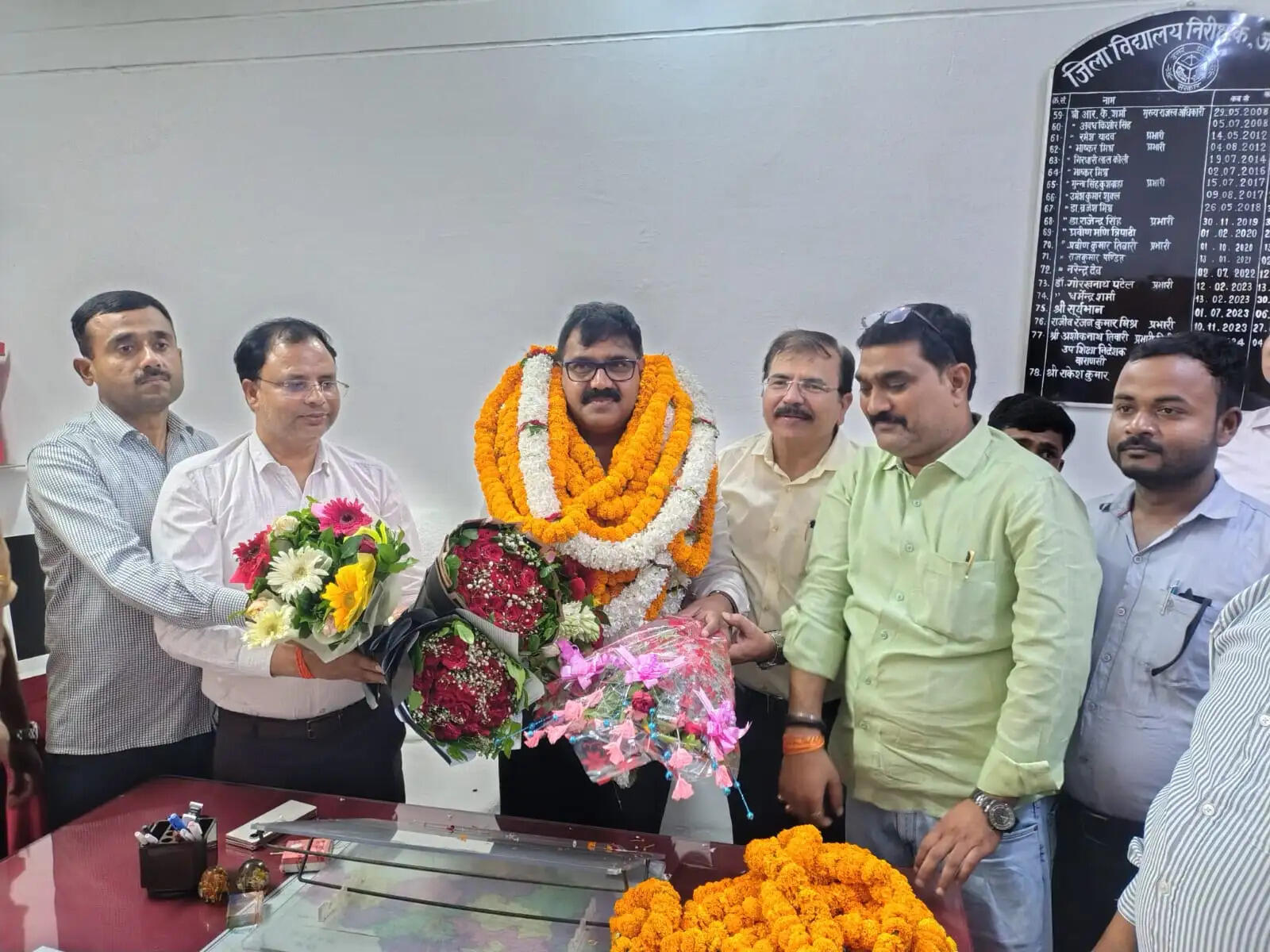 नवागत डीआईओएस डॉ देवेंद्र सिंह ने संभाला कार्यभार, शैक्षणिक गुणवत्ता में सुधार काे बताया प्राथमिकता