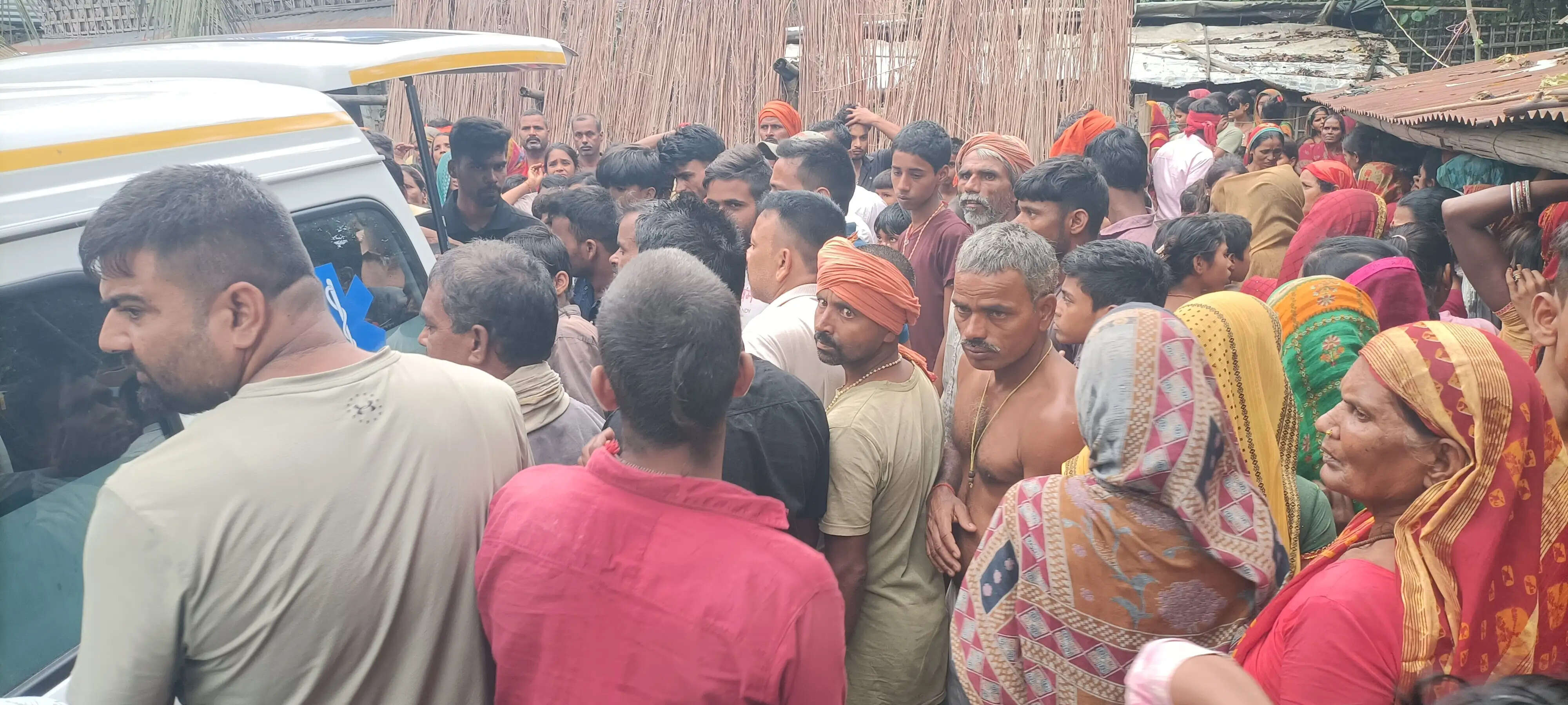 दो महिला गहरे पानी में डूबी, हुई मौत