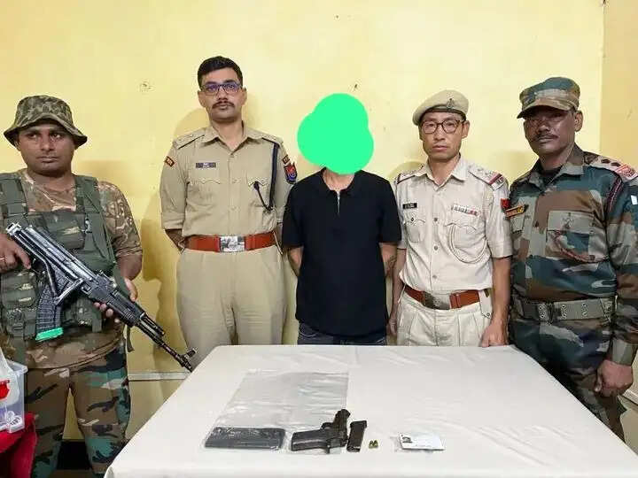 मणिपुर में सुरक्षाबलों ने पिस्तौल व गोला-बारूद के साथ आरोपित को किया गिरफ्तार
