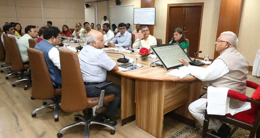 वन अधिकार अधिनियम का क्रियान्वयन समन्वय से करें : राज्यपाल पटेल