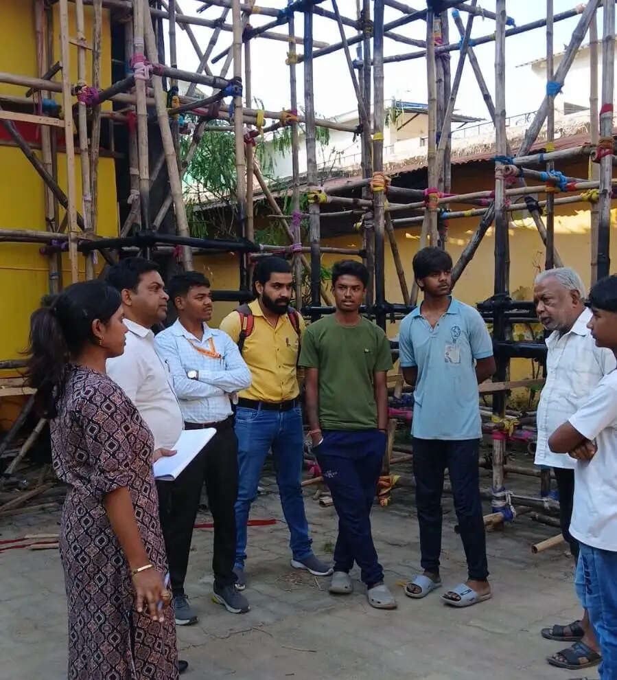 नगर निगम के अधिकारियों ने पंडालों का निरीक्षण कर लिया व्यवस्था का जायजा