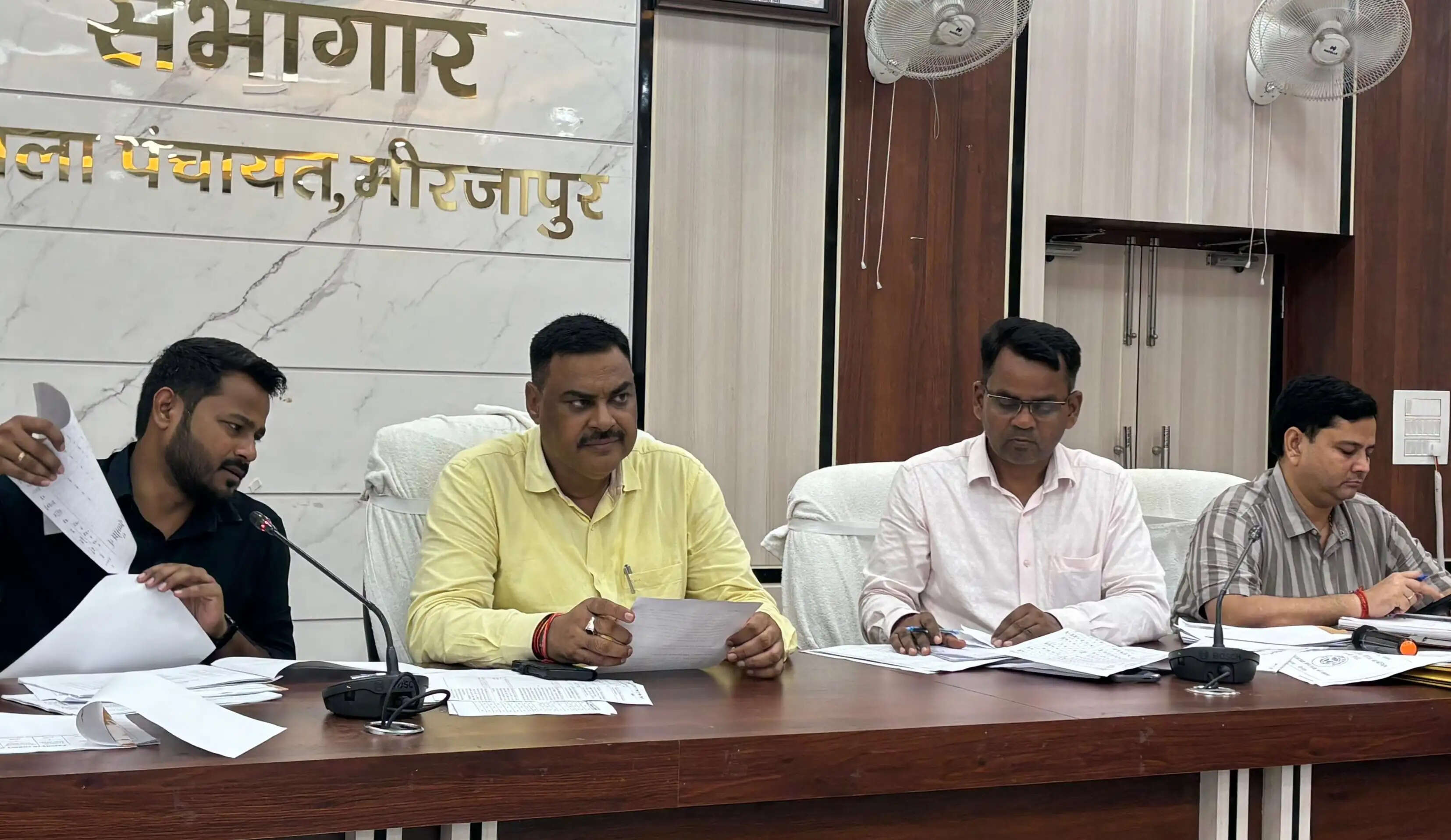 फैमिली आईडी और फार्मर रजिस्ट्री में लापरवाही पर बीडीओ को चेतावनी, अगस्त तक सुधार नहीं तो कार्रवाई