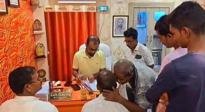 मिट्टी माफिया से परेशान मूर्तिकारों को विधायक अमित सामंत ने दिया समाधान का भरोसा