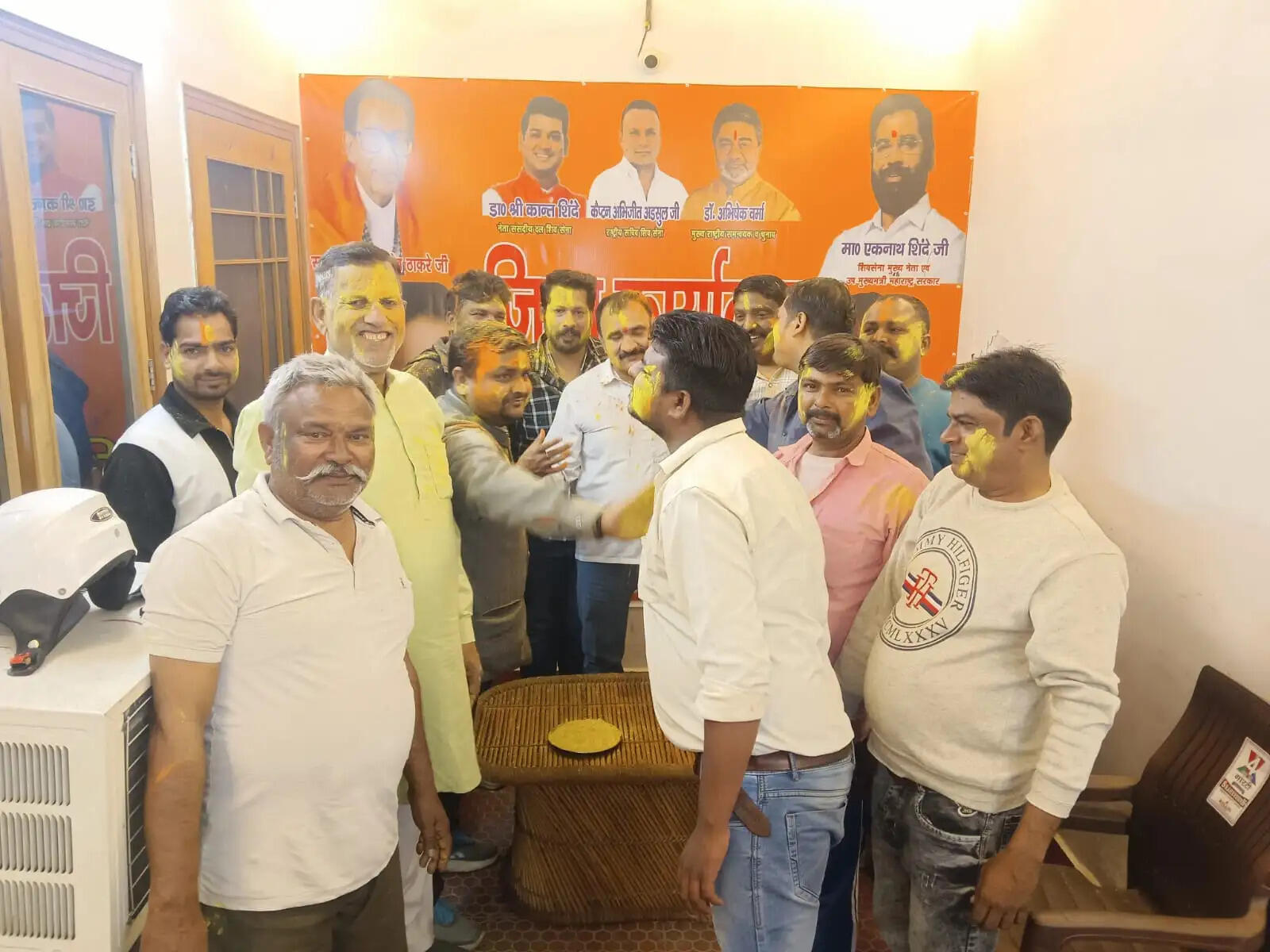 शिवसेना (शिंदे गुट) ने धूमधाम से मनाया होली मिलन समारोह