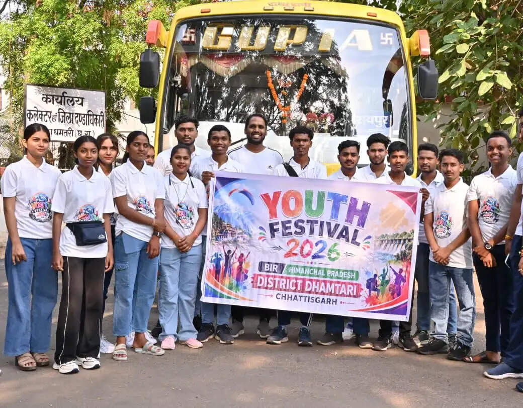 युवा उत्सव में शामिल होने धमतरी के 20 वालेंटियर्स हिमाचल प्रदेश रवाना