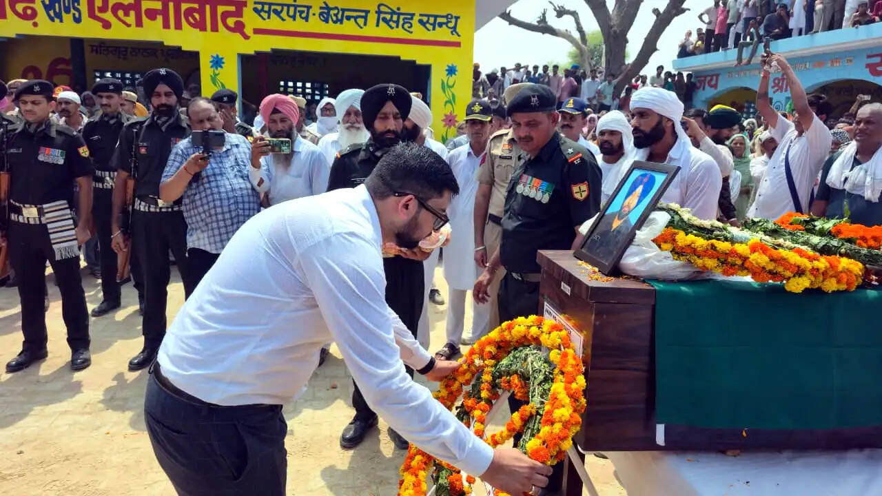 सिरसा: वीरगति को प्राप्त हुए सैनिक सुखचैन सिंह पंचतत्व में विलीन