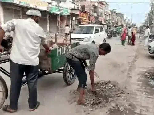 फरीदाबाद : हड़ताल खत्म, 36 दिन बाद काम पर लौटे सफाई कर्मचारी