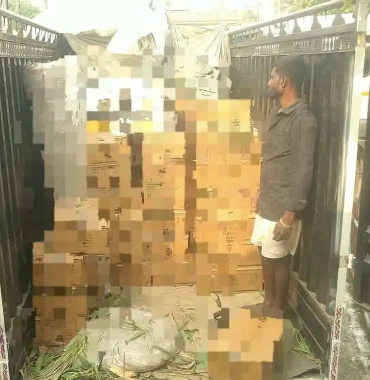 लवानी में पिकअप से 1135 लीटर विदेशी शराब बरामद