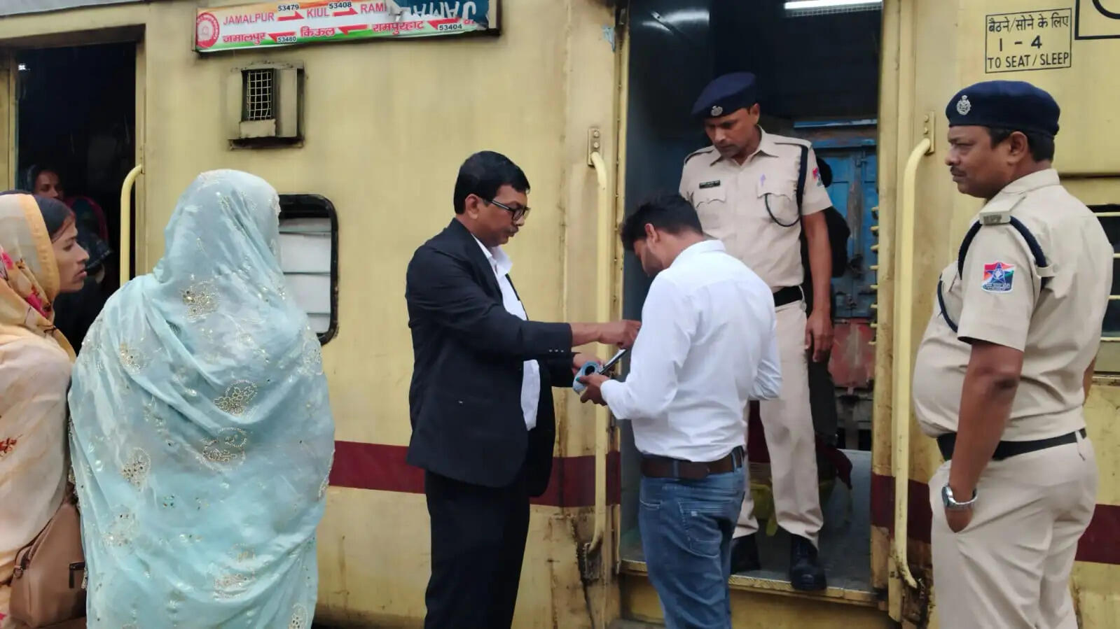 चलाया गया विशेष टिकट जांच अभियान