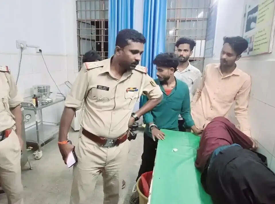 शादी समारोह में जा रहे युवक को मारी गोली