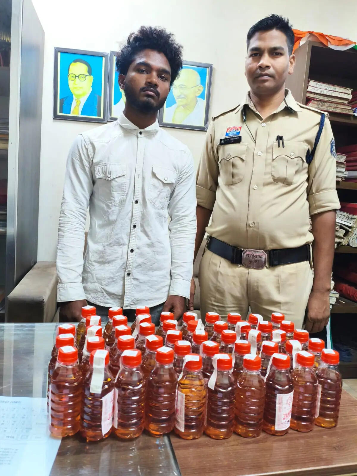अवैध शराब और धारदार हथियारों के खिलाफ पुलिस की कार्रवाई, 7 आरोपित गिरफ्तार