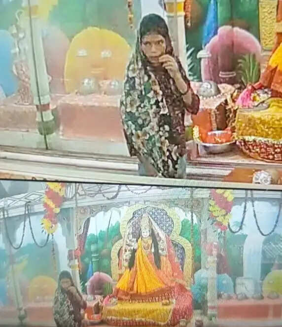 सीवान के कचहरी दुर्गा मंदिर से मां दुर्गा के दो सोने के हार चोरी, सीसीटीवी में कैद हुई वारदात