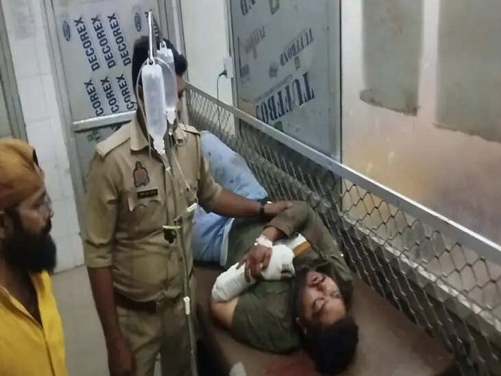 अयोध्या से दर्शन कर वाराणसी जा रहे झारखंड के पांच दर्शनार्थी सड़क हादसे में घायल